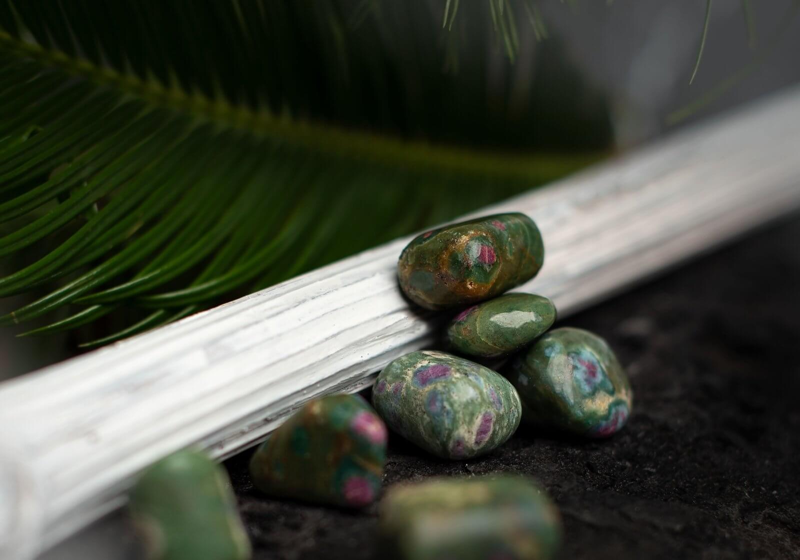 Ruby fuchsite stone on sale meaning