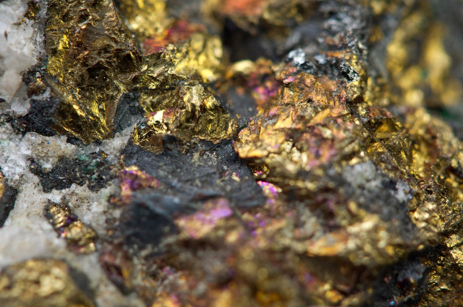 Chalcopyrite - www.Crystals.eu