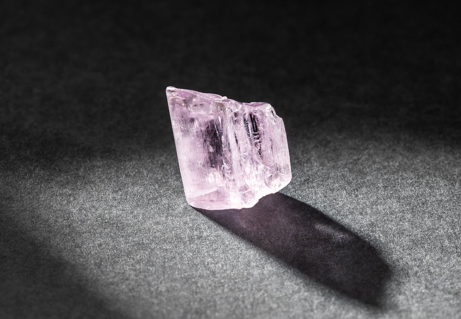 Kunzite - www.Crystals.eu