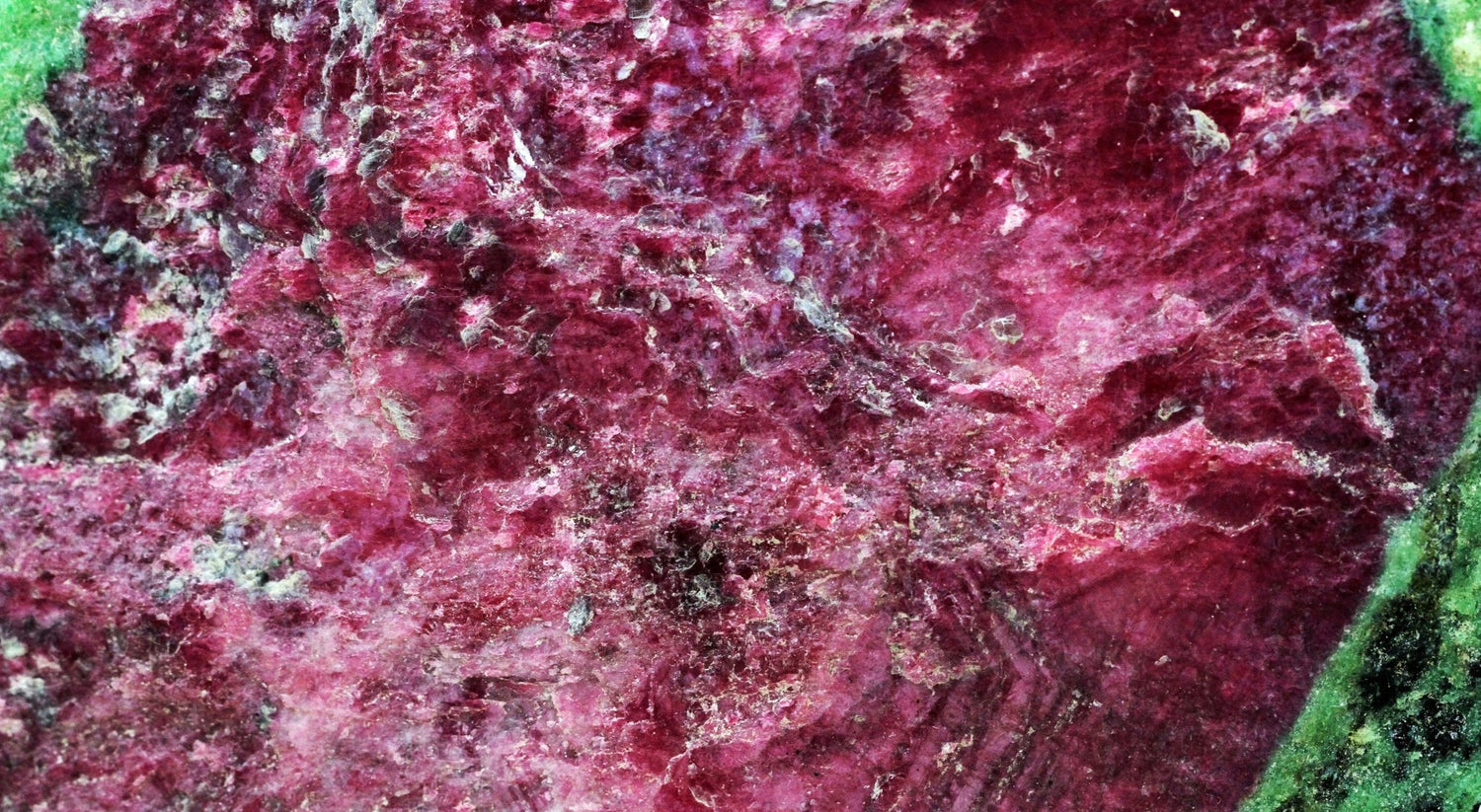 Ruby with fuchsite - www.Crystals.eu