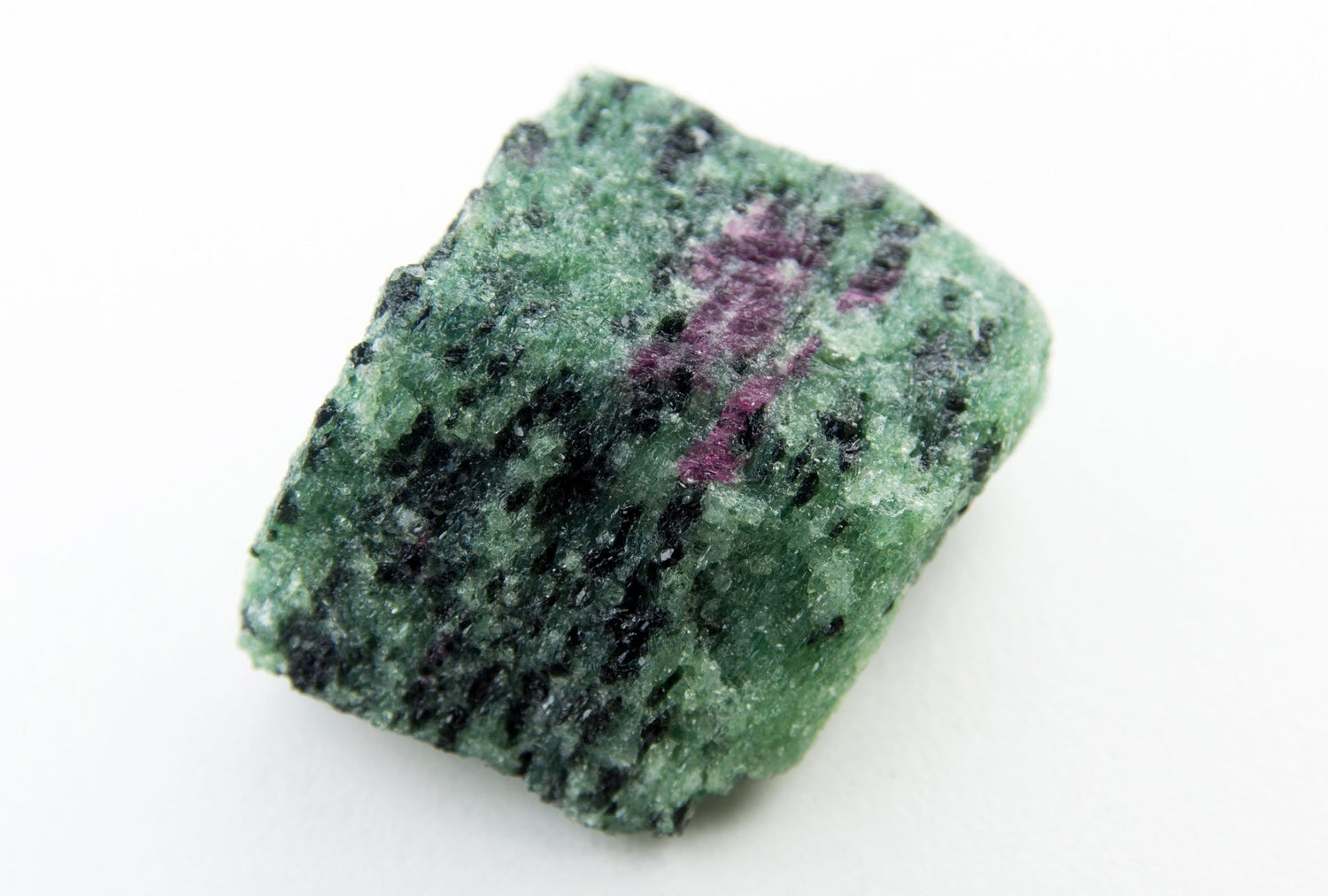 Ruby with zoisite - www.Crystals.eu