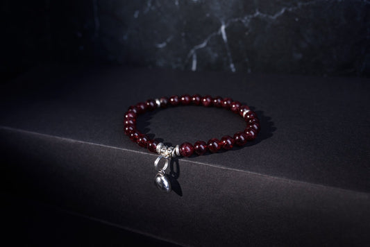 Garnet bracelet with silver – Bonding with the heart