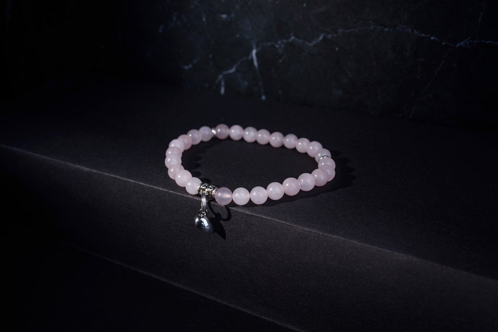 Rose quartz bracelet with silver – Bonding with the heart